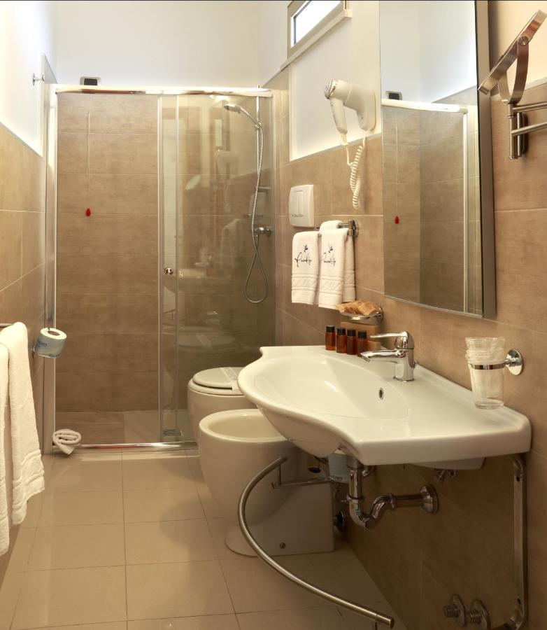 Piccadilly Restaurant And Hotel 3*