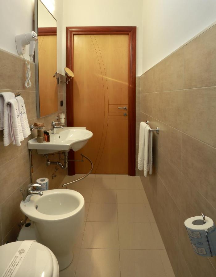 Piccadilly Restaurant And Hotel 3*