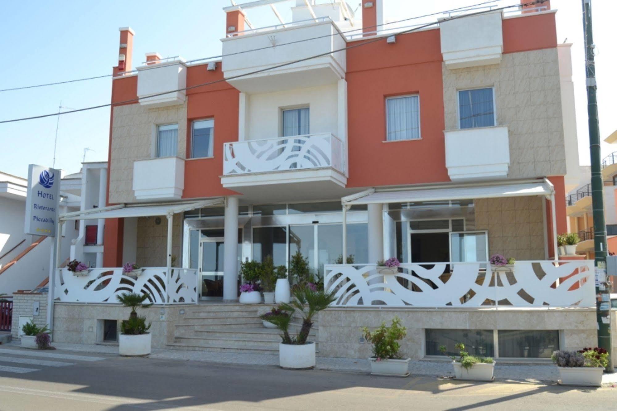 Piccadilly Restaurant And Hotel