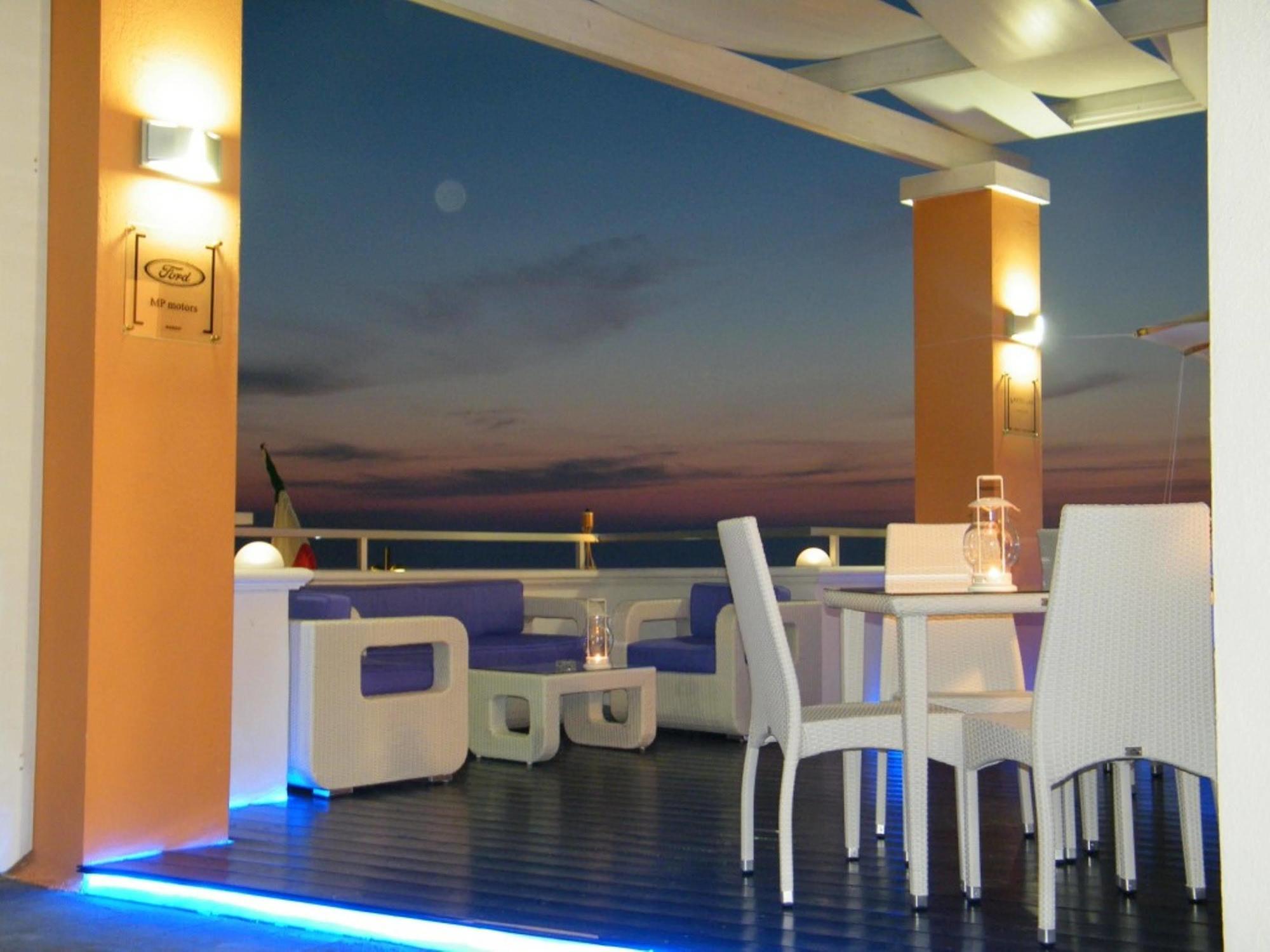 Piccadilly Restaurant And