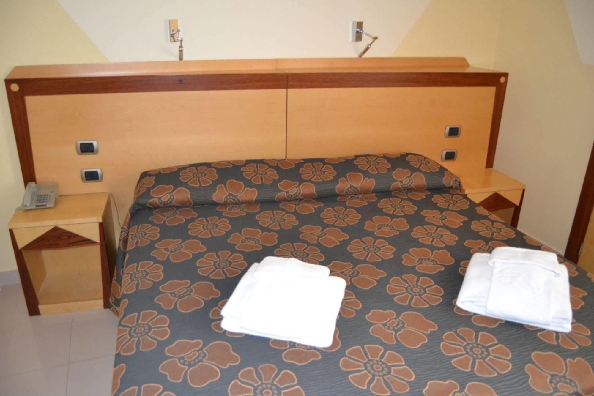 Piccadilly Restaurant And Hotel