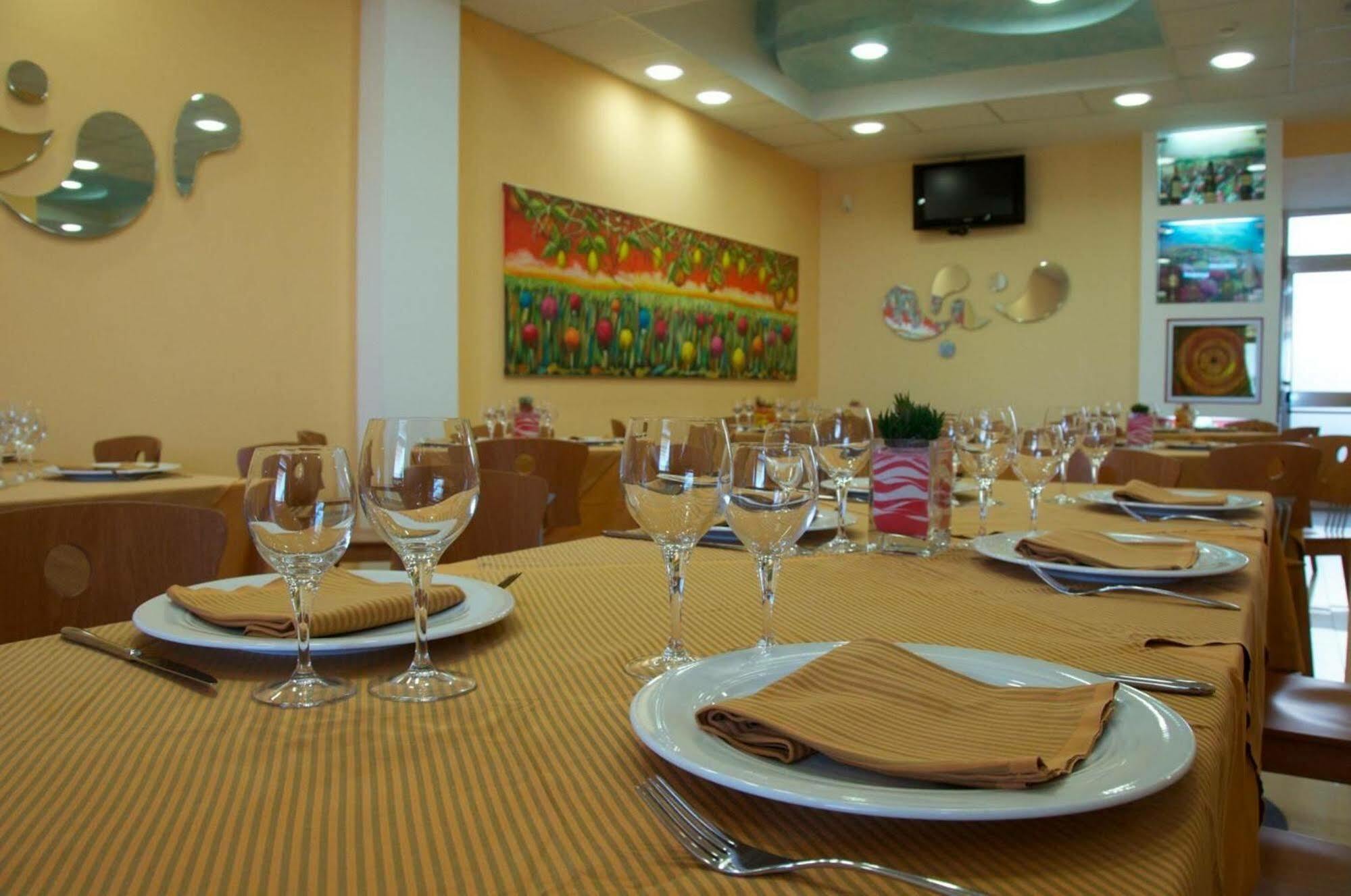 Piccadilly Restaurant And Hotel 3*